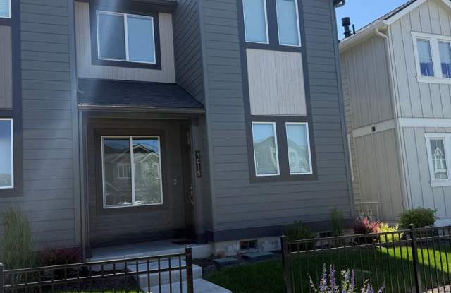 Petrosa!  3 Bdrm, 2.5 Bath 1450 sq ft Townhouse (end unit), All Appliances, Air Conditioning, DOG OK, Dbl Garage, Pool photos photos