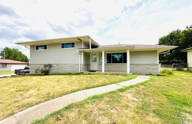 For Lease: Split-Level Ranch Home (4-Beds/2-Baths) photos photos