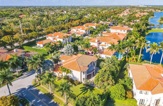 19529 SW 80th Ct Gallery 2