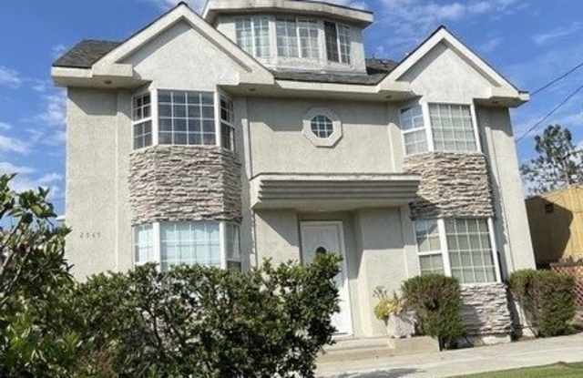 2545 Manhattan Ave photos photos