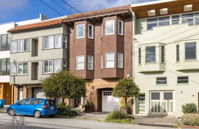 2 Bed + Office, 1 Bath - Potrero Hill Flat w Tandem Parking Option Gallery 4