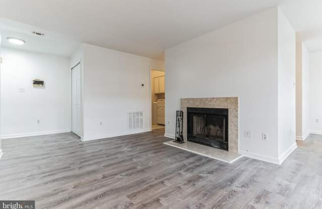 6423 RICHMOND HIGHWAY Gallery 4