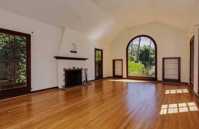 2107 Minoru Drive Gallery 4