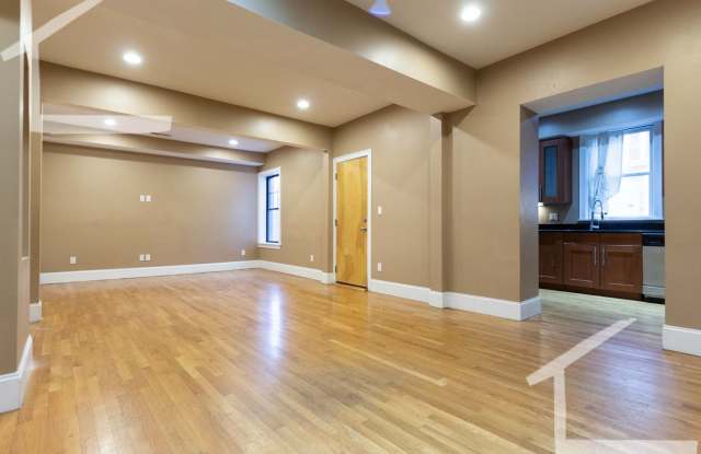 BEACON ST BROOKLINE 4BED / 2BATH IN UNIT LAUNDRY MODERN APT photos photos