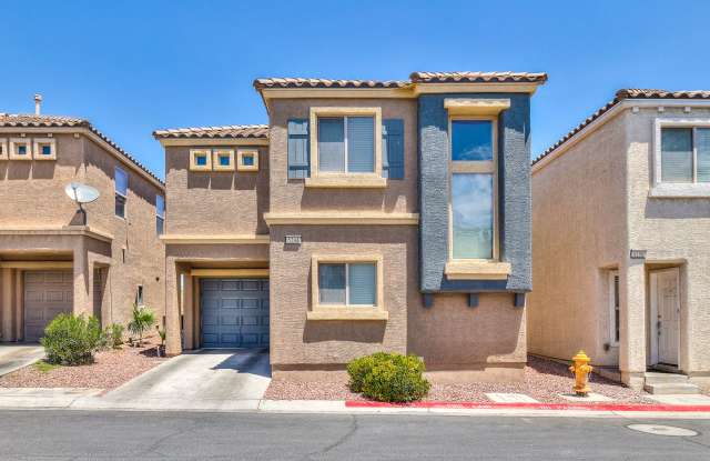 Two-Story 3-Bedroom, 2.5-Bath Home Near Nellis and Hacienda Gallery 1