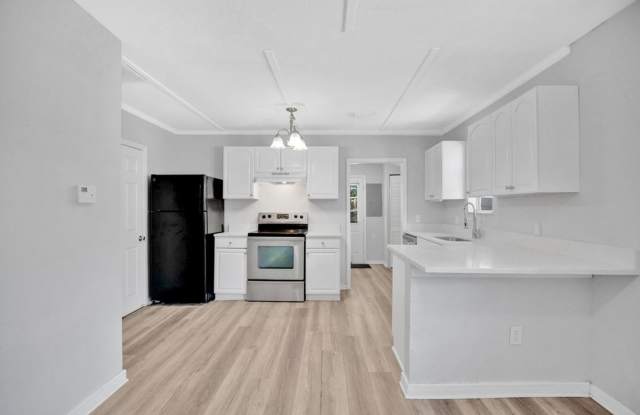 Cute Historic Bungalow Gallery 4