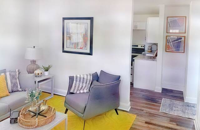 "Experience Urban Living at its Finest at The Flats at 2200!/"¡Experimenta la Vida Urbana en su Máxima Expresión en The Flats at 2200! photos photos