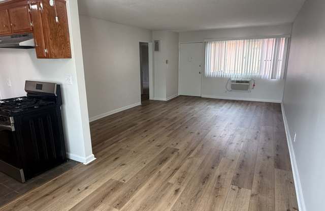 6126 Fulton Ave photos photos