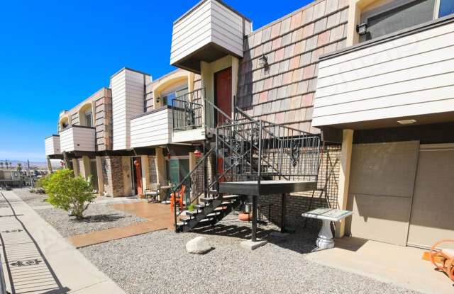 TWO BEDROOM CONDO WITH GARAGE Gallery 3