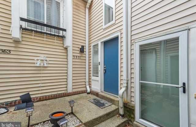 9861 LAKE SHORE Drive Gallery 2
