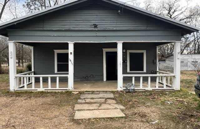 1011 8th Street SE - 1011 8th Street Southeast, Paris, TX 75460