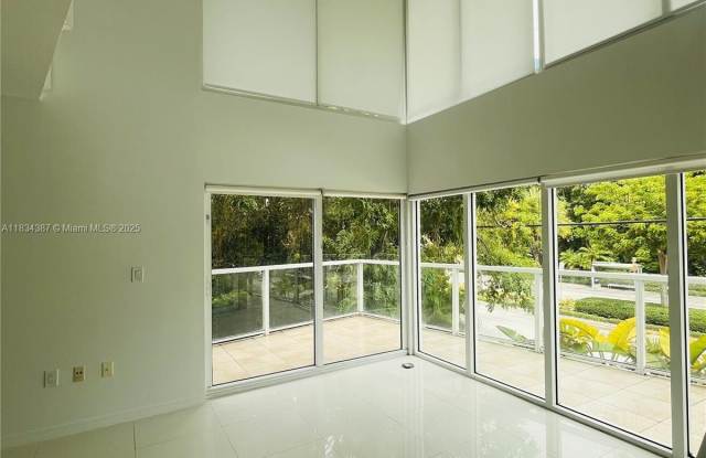 1650 Brickell Ave photos photos