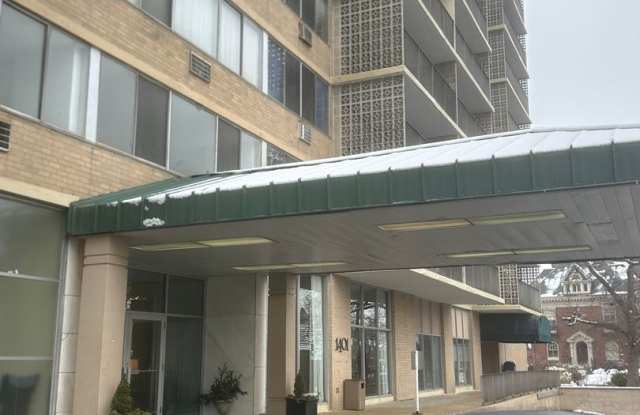 Trolley Square - 2 bedroom, 2 bathroom corner unit condominium - 1401 Pennsylvania Avenue, Wilmington, DE 19806