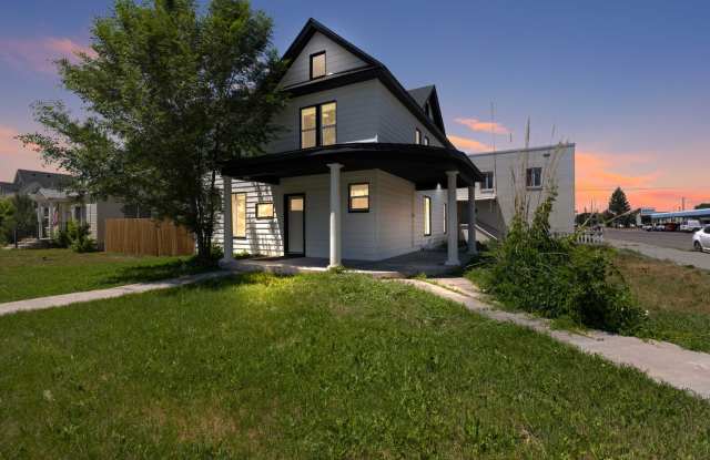 5 Bed 2 Bath MODERN HERITAGE HOME photos photos
