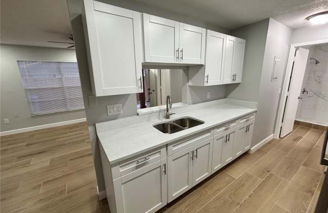 14025 VILLAGE VIEW Drive Gallery 4