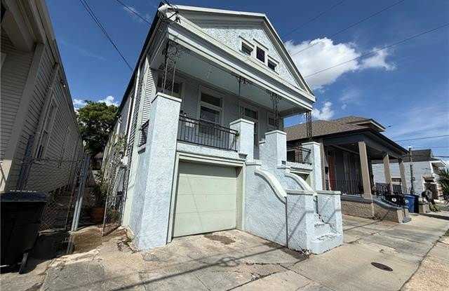 3005 DUMAINE Street photos photos