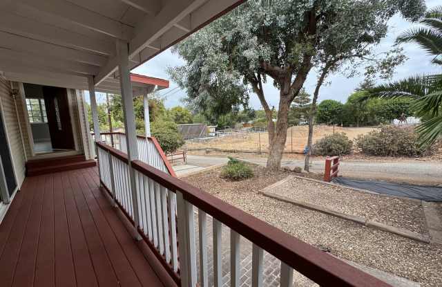 Rural 3 bedroom home in Newbury Park Gallery 3