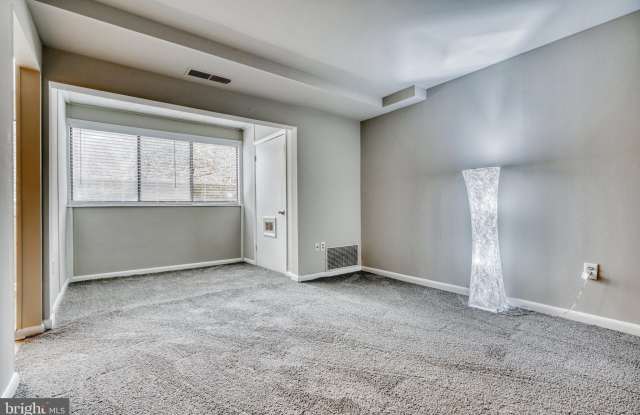 140 ROYAL OAK Drive Gallery 4