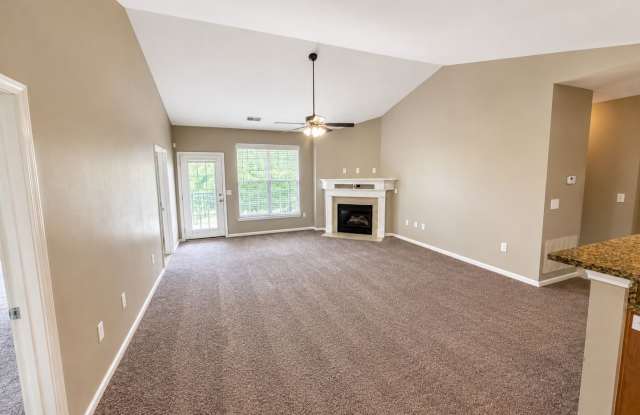 Beautiful 2 (possible 3) Bedroom Condo with ONE CAR GARAGE! Minutes to Bragg and Shopping Gallery 3