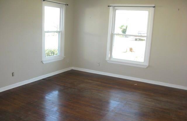 1126 S Pine Street Gallery 2