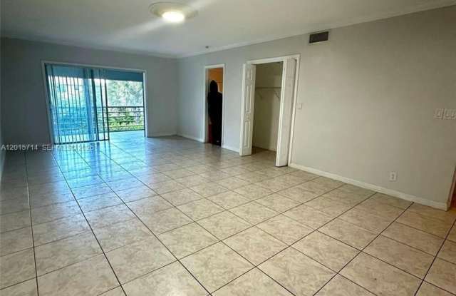 4291 NW 9th Ave photos photos