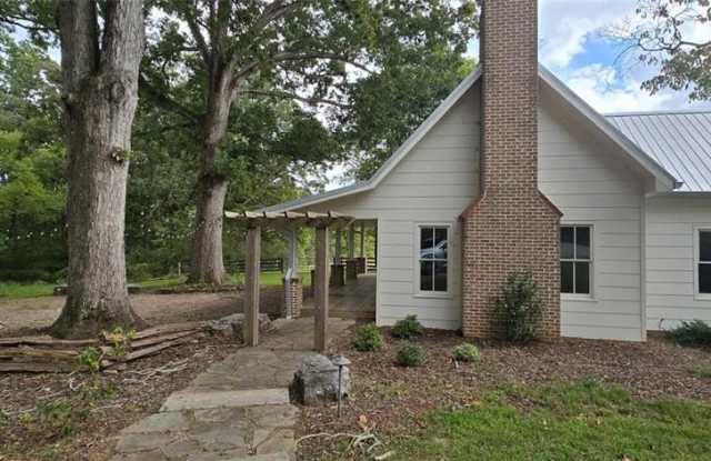 812 Bessie Lane Gallery 3
