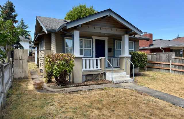 Charming Renovated Cottage with Spacious Yard  Deck – Prime Tacoma Location! photos photos