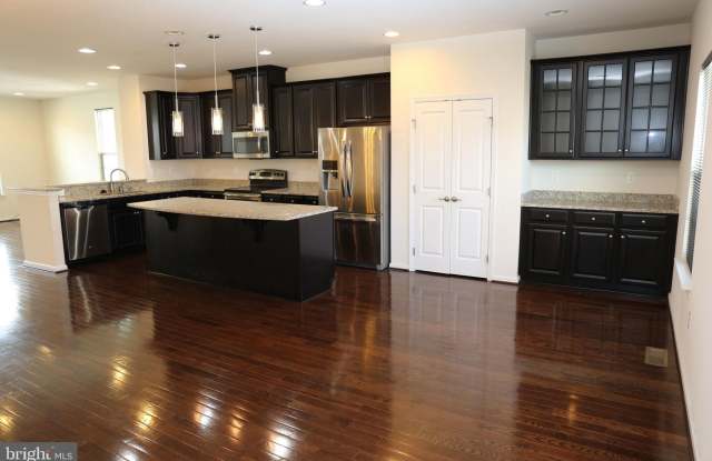 9456 BALLARD GREEN DRIVE Gallery 2