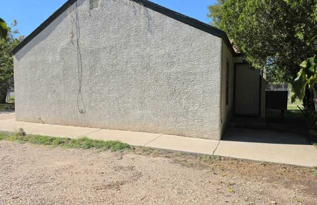 912 S Avenue B Gallery 3