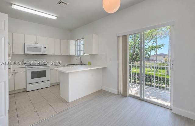 2590 NE 3rd Dr Gallery 2