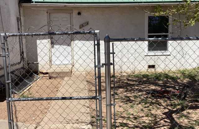 Newly Renovated 2 Bedroom, 1 bath! Located in Portales! Water Included! photos photos
