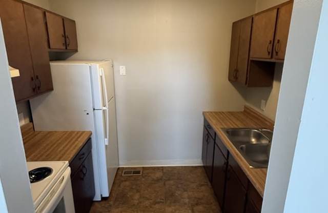 17th Place Apartments Gallery 4