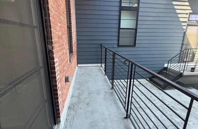 5830 HENRY Gallery 3