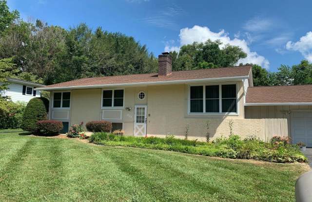 5 Bedroom 3 Bath House with 2 Car Garage photos photos