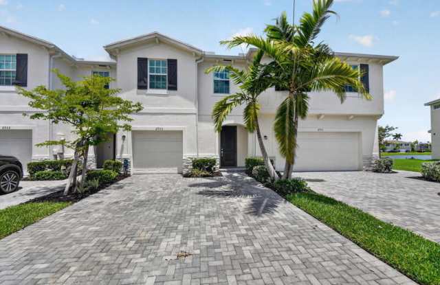 6933 N Harbours Edge Avenue photos photos