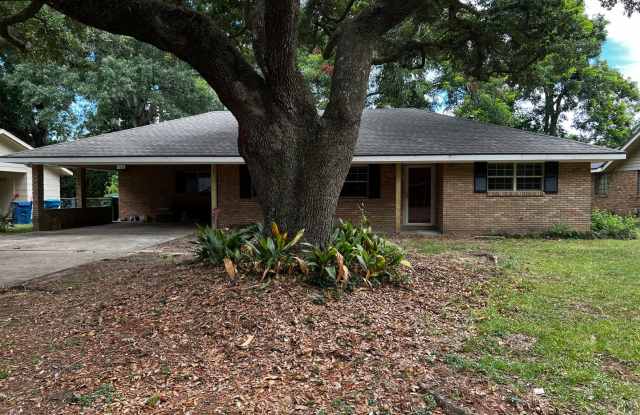 3 Bedroom, 2 Bathroom, Brick home, Carport, fenced yard, screen porch, Gallery 3