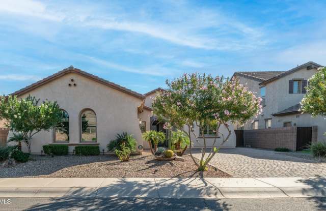 561 W YELLOWSTONE Way photos photos