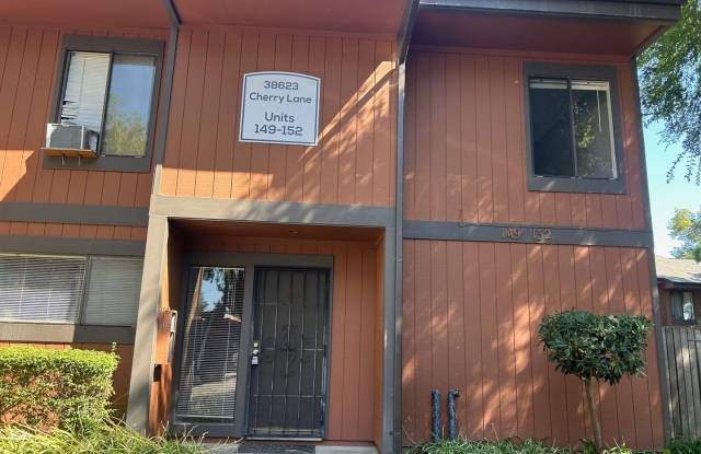 Nice 3br/1.5ba Town Home. Great school. Walking distance to BART. photos photos