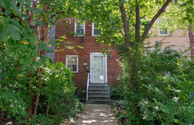 Charming Three-Story 2BR, 2BA Renovated Home Near Braddock Metro Gallery 1