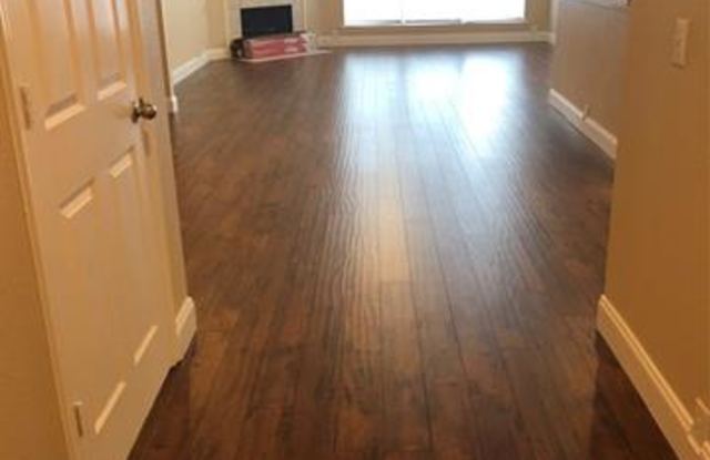 2016 Golden Oak Drive Gallery 4