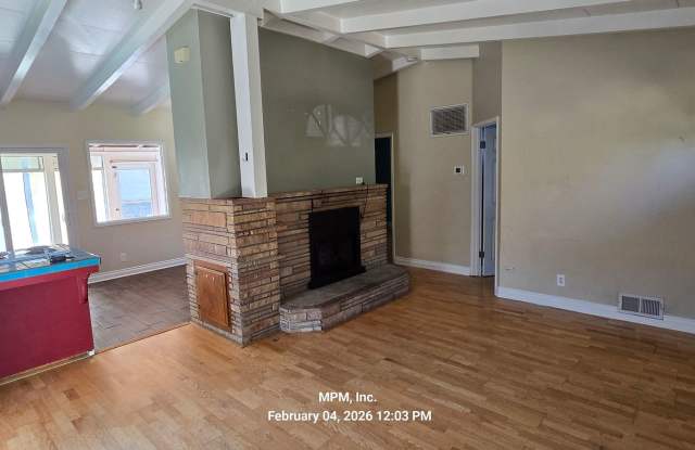 2 bedroom 2 bath w bonus room Gallery 4