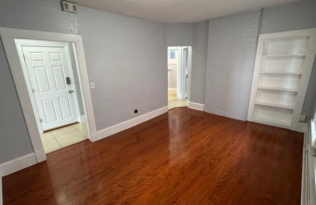 Huge Downtown 2nd floor unit in Victorian Home! - 351 South 300 East, Salt Lake City, UT 84111
