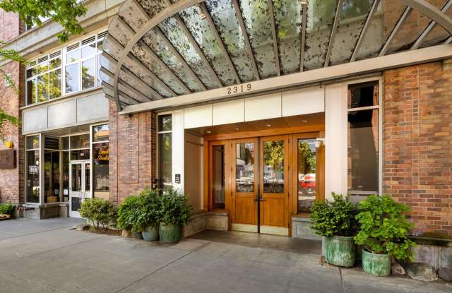 Very Large 1 Bedroom with Den in Belltown - Parking and Water/Sewer/Trash Included Gallery 3