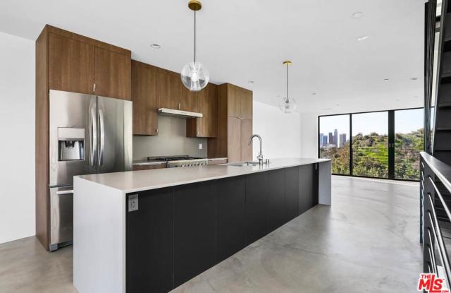 602 PARK ROW Drive Gallery 4