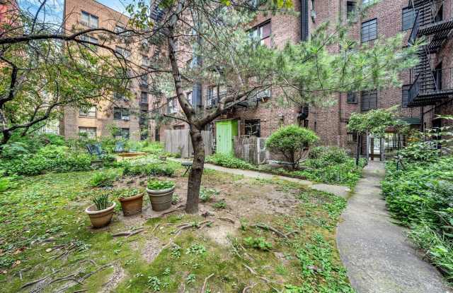 54 East 8th Street Gallery 4