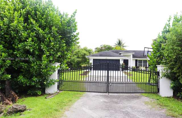 16930 Mead Hill Drive West Gallery 2