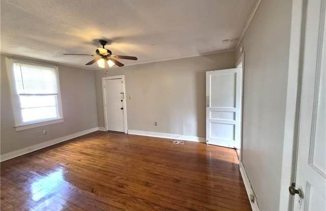 2104 BRAINARD Street Gallery 3