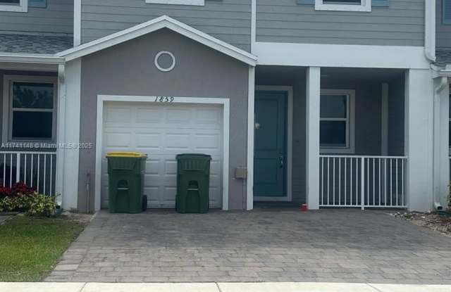 1859 SE 9th Ter photos photos