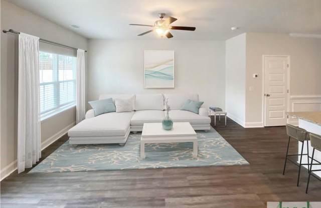 Executive Townhome!!! $1000 OFF FIRST FULL MONTH’S RENT WITH AN ACCEPTABLE APPLICATION & CREDIT. FOR SHOWINGS PLEASE CALL REMAX ACCENT AT 912-756-5888. Gallery 4
