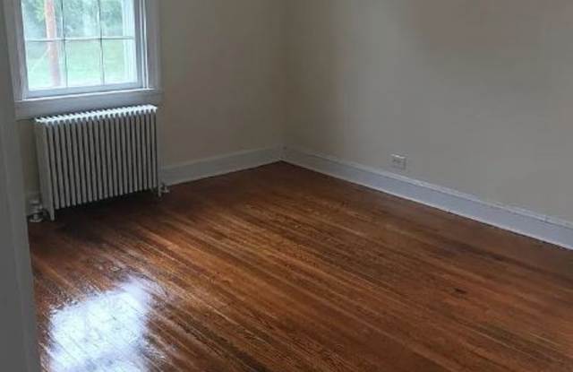 2027-2028  School Year 8 bdrm / 3 bath 508 14th St NW Gallery 4